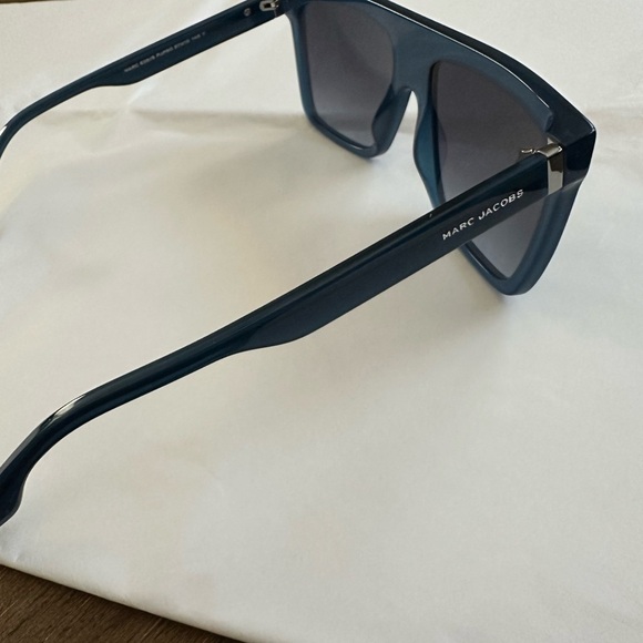 Marc Jacobs***AUTHENTIC*** sunglasses - Picture 4 of 6